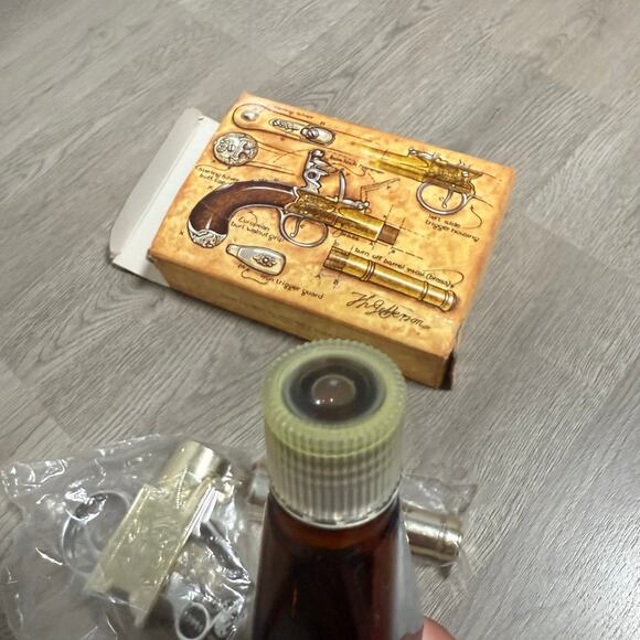 Vintage Avon Thomas Jefferson Handgun Everest Cologne Decanter - Picture 7 of 14